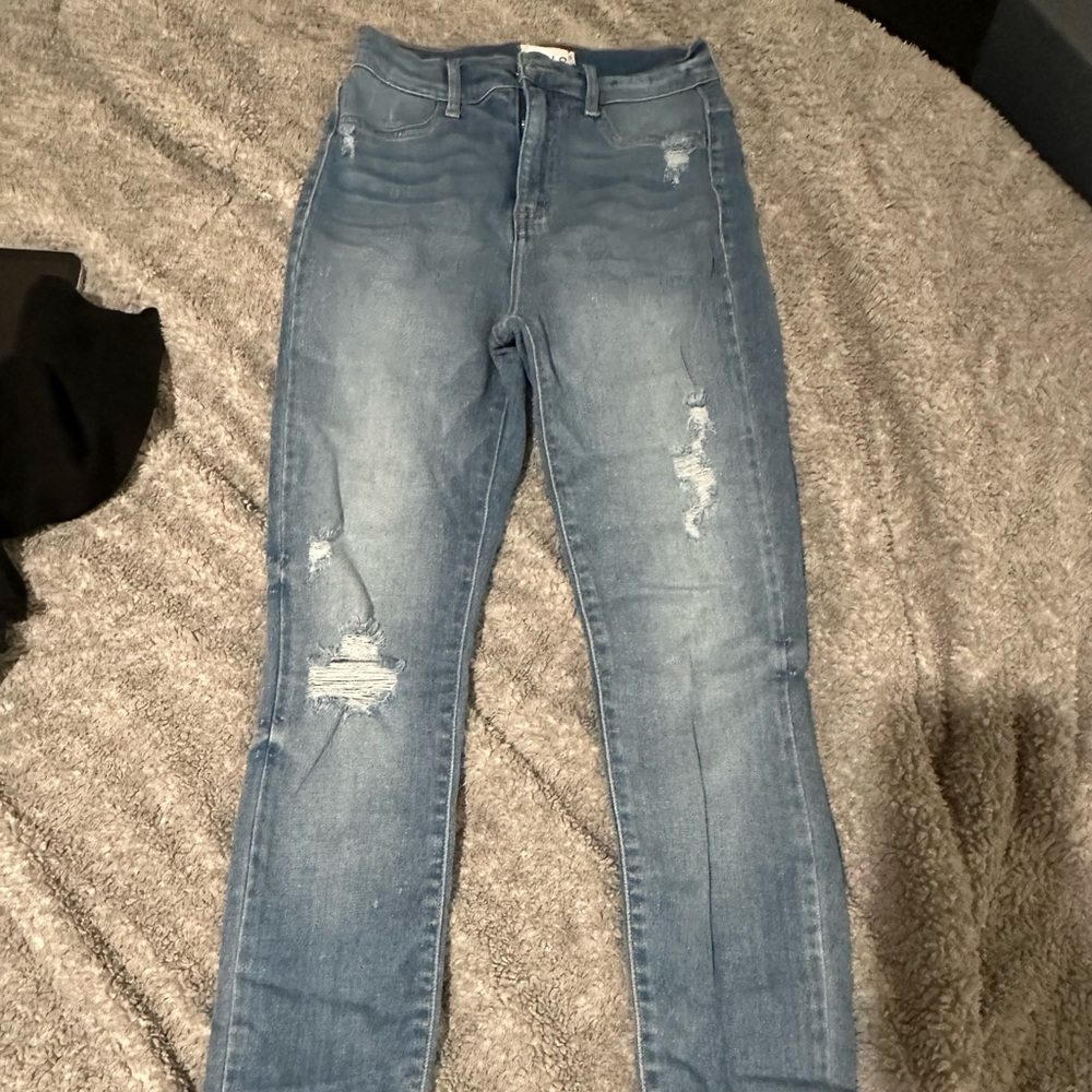Light wash skinny jeans